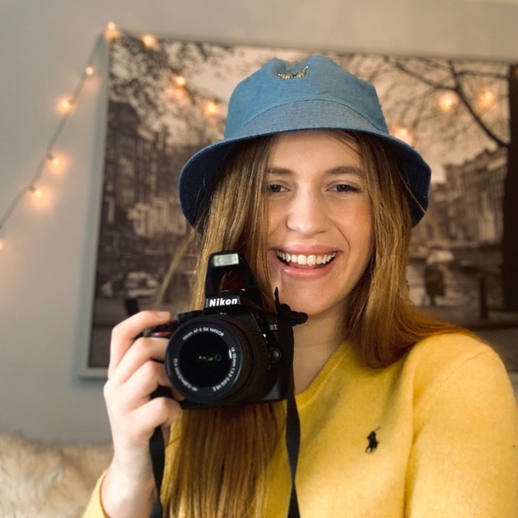 Meet your Posher! - Picture 1 of 4